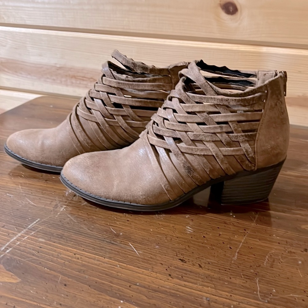 Fergalicious booties, light brown/ tan, size 7